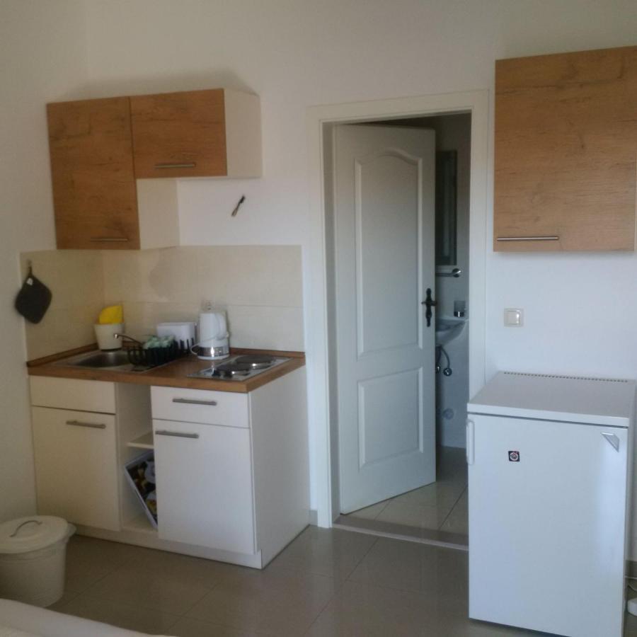 Apartments Lucija Brela Εξωτερικό φωτογραφία