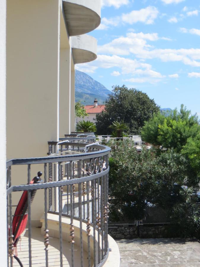 Apartments Lucija Brela Εξωτερικό φωτογραφία
