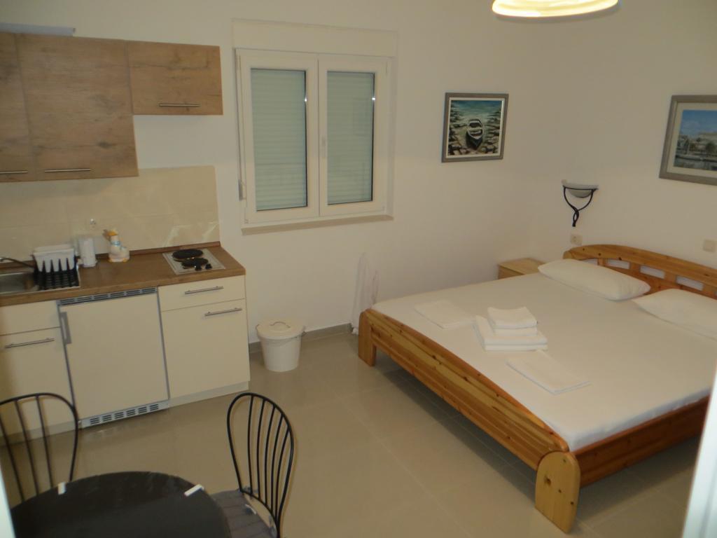 Apartments Lucija Brela Δωμάτιο φωτογραφία