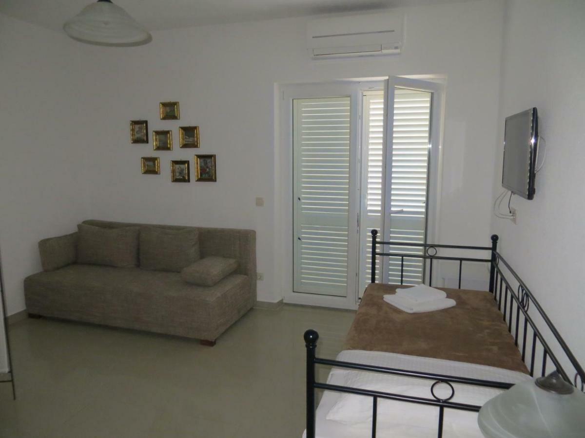 Apartments Lucija Brela Εξωτερικό φωτογραφία